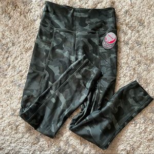 NWT Camo Workout Leggings Size Medium